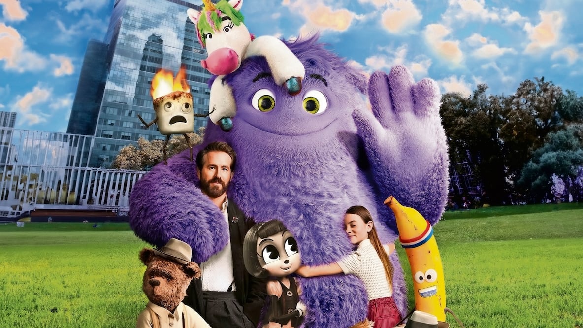 Una niña de 12 años conoce a simpáticos personajes. Foto: Paramount