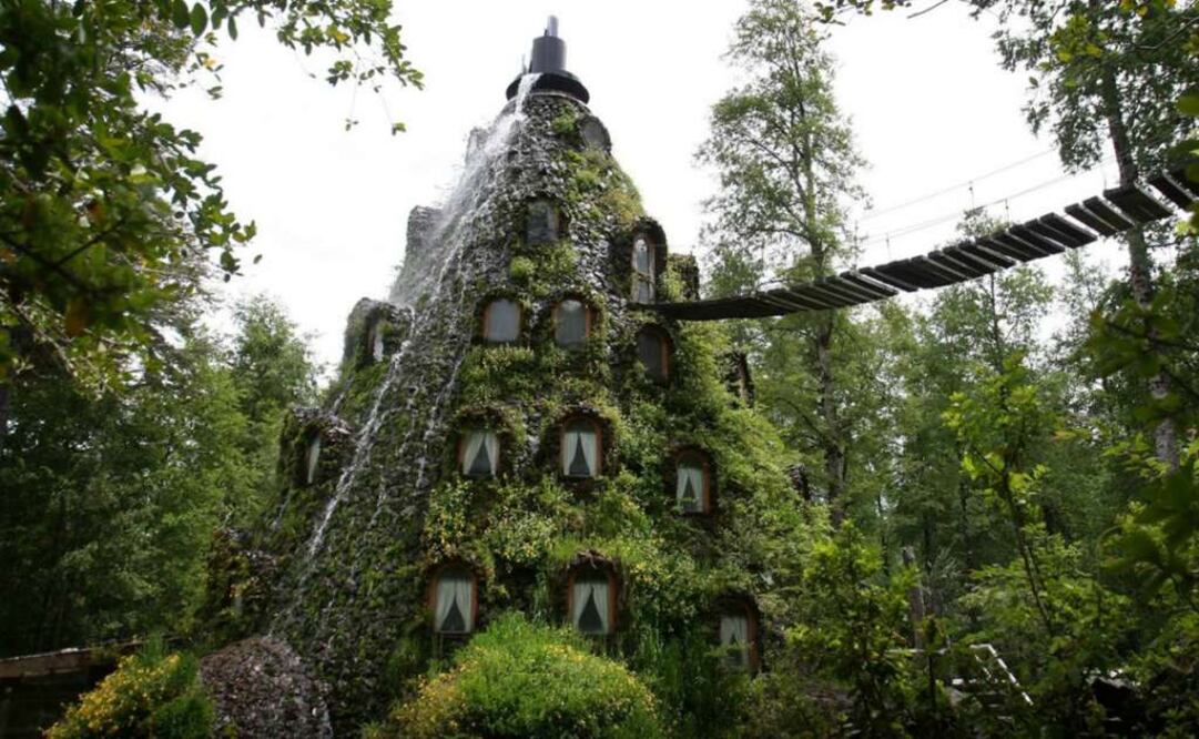 Montaña Mágica Lodge. Situado en Reserva Biológica de Huilo Huilo, Chile, está totalmente camuflado por el paisaje natural y no se ve a primera vista. (Foto: Cortesía Montaña Mágica Lodge)