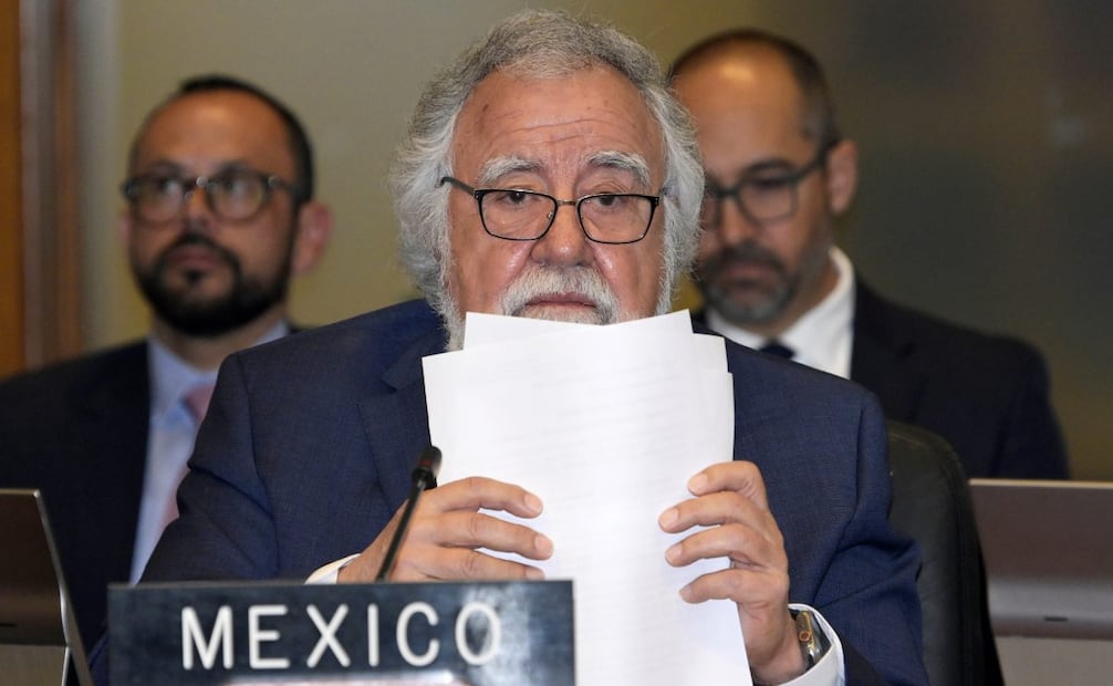 El embajador de México ante la OEA, Alejandro Encinas, durante una sesión extraordinaria del Consejo Permanente este martes 6 de enero de 2026, en Washington, Estados Unidos. Foto: EFE