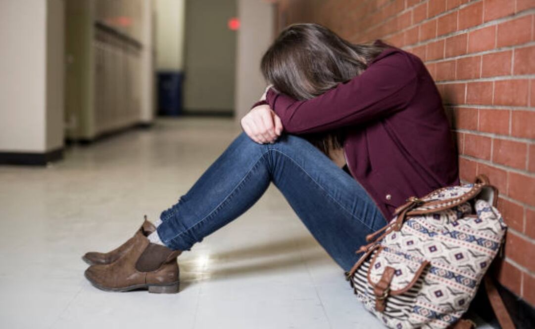 Estudiante denuncia acoso sexual de maestros durante ceremonia de fin de cursos en Chiapas (16/07/2025). Foto: Especial