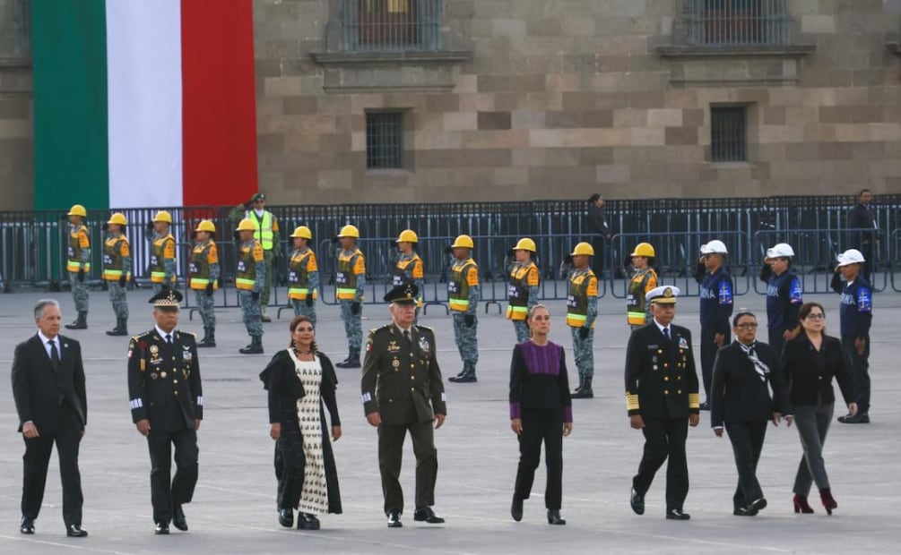 La presidenta Claudia Sheinbaum encabezó en el Zócalo de la Ciudad de México la ceremonia en memoria de las víctimas de los sismos de 1985 y 2017 ocurridos un 19 de septiembre (19/09/2026). Foto: Karla Guerrero / EL UNIVERSAL
