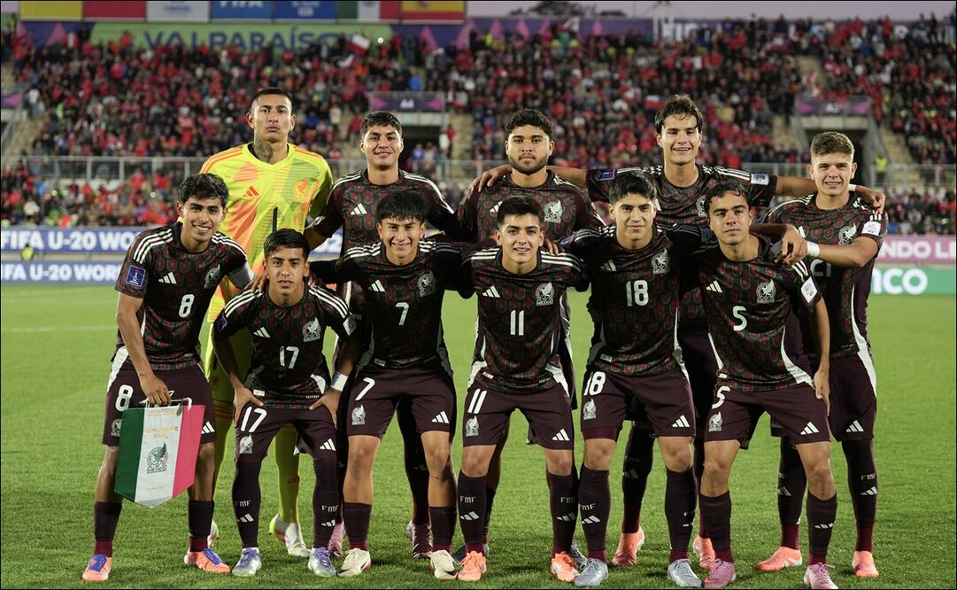 Jugadores de México posan para la foto en la Copa Mundial Sub 20 antes de su juego ante Chile. FOTO: EFE