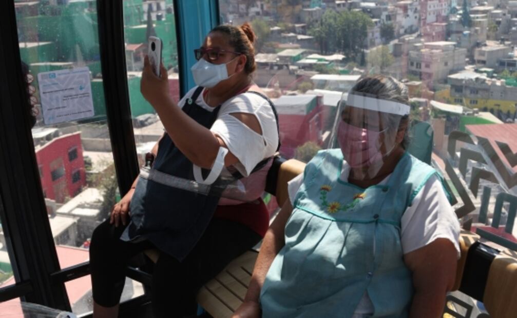 Enfermeras, doctoras y maestras en casa: Las mujeres en un año de pandemia