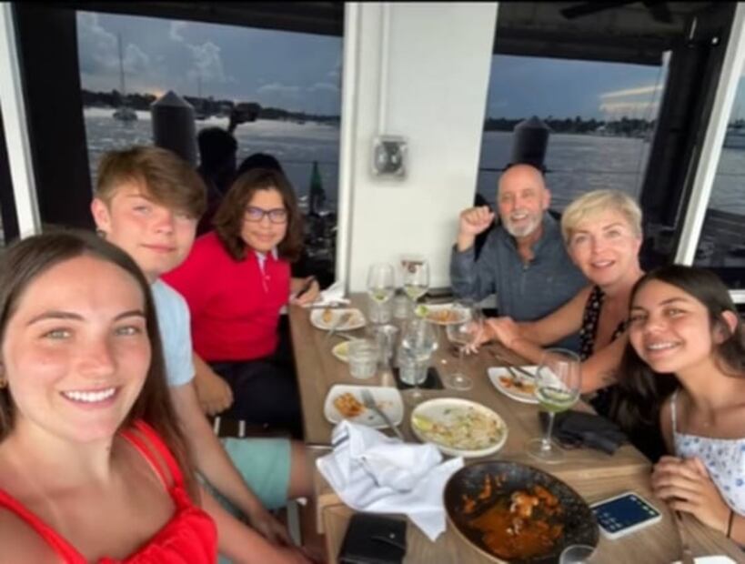 Laura Flores le pide perdón a su hijo: fue hospitalizado tras vomitar sangre 