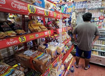 Cuesta de enero pega a galletas, botanas y agua; incrementan su precio hasta dos pesos: Anpec