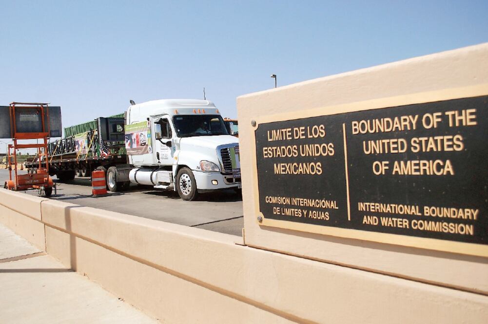 En Nuevo Laredo hay 12 mil cruces de mercancias al día, asegura el Consejo de la Industria Maquiladora y Manufacturera de Exportación de Guanajuato (ARCHIVO EL UNIVERSAL)