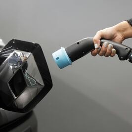 Crean batería para autos eléctricos que se carga por completo en 10 minutos
