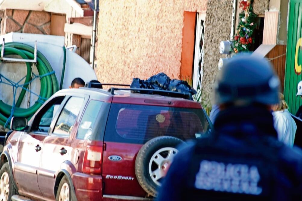 Los cuerpos fueron encontrados dentro de un carro en un camino que conduce a la comunidad de Ajacayan, en Chilapa, Guerrero (ARCHIVO EL UNIVERSAL)