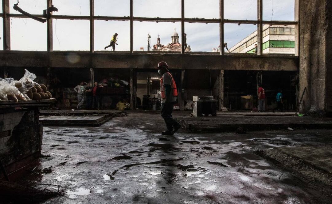 El incendio en la Merced ocurrió el pasado martes en la víspera de Navidad (Foto: Germán Espinosa / EL UNIVERSAL)