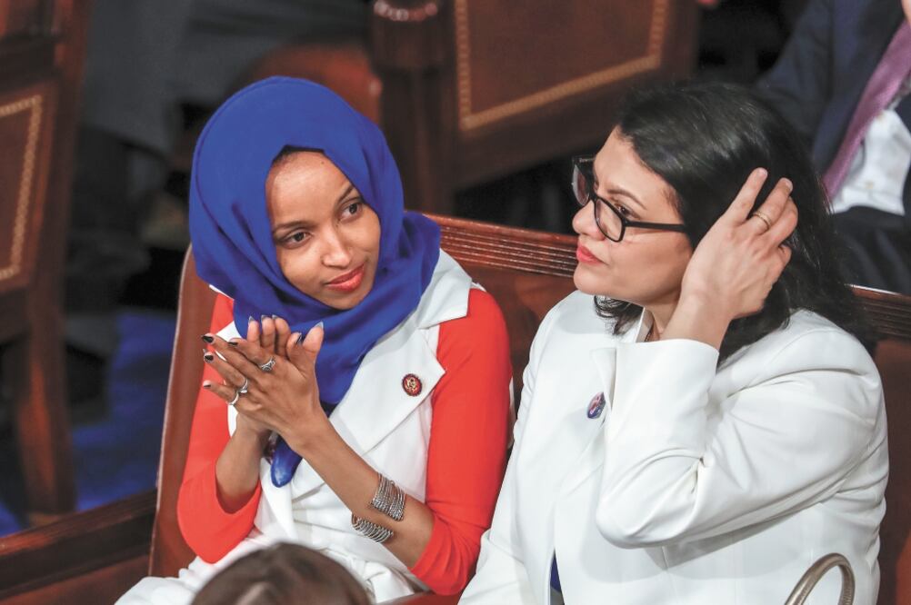 Las congresistas demócratas Ilhan Omar y Rashida Tlaib, el pasado 5 de febrero en el Capitolio, en Washington. Foto/J. SCOTT APPLEWHITE. AP