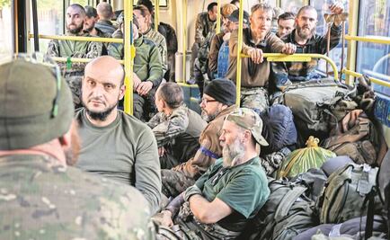 Tropas ucranianas se rinden tras meses de guerra en Mariupol; son declarados prisioneros de guerra