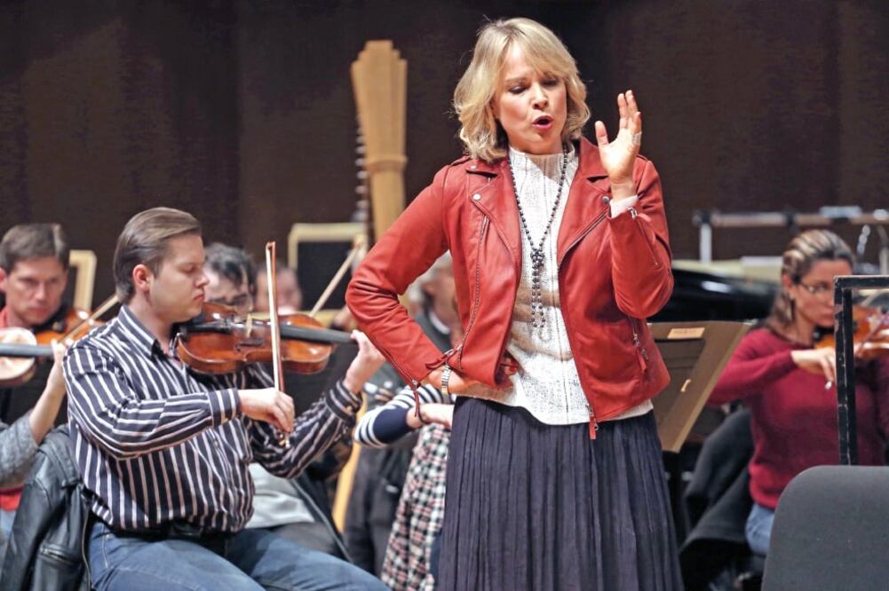 La cantante letona se presentará mañana, a las 20 horas, en la Sala Nezahualcóyotl junto a la Orquesta Sinfónica de Minería, bajo la dirección de Constantine Orbelian (BERENICE FREGOSO. EL UNIVERSAL)