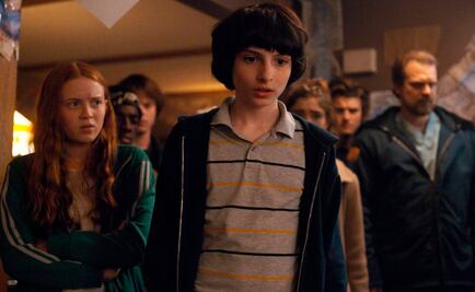 Actor de "Stranger Things" oficia boda de fans vestido de su personaje