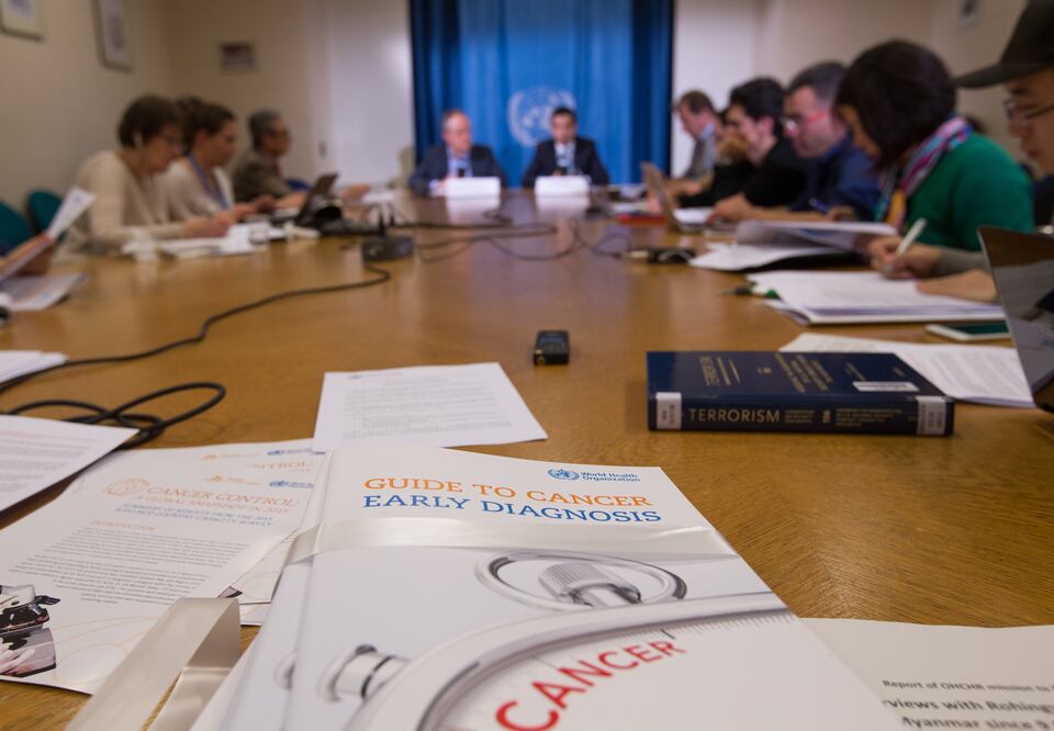 Vista de la Guía para el Diagnóstico Temprano del Cáncer durante una conferencia de prensa en Ginebra, Suiza (Foto: Xinhua)