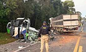 Fallecen al menos 23 personas tras choque de autobús y un camión en Brasil; Paraná decreta luto oficial