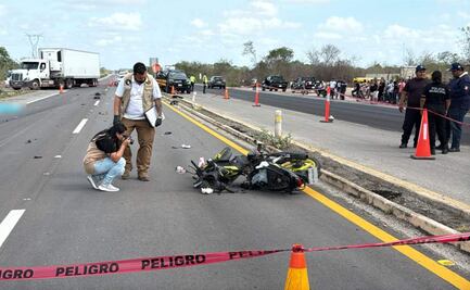 Mueren dos maestros a bordo de motocicleta en autopista Mérida-Valladolid; fueron impactados por un vehículo