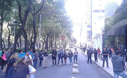 Protesta frente al Senado complica tránsito en Reforma