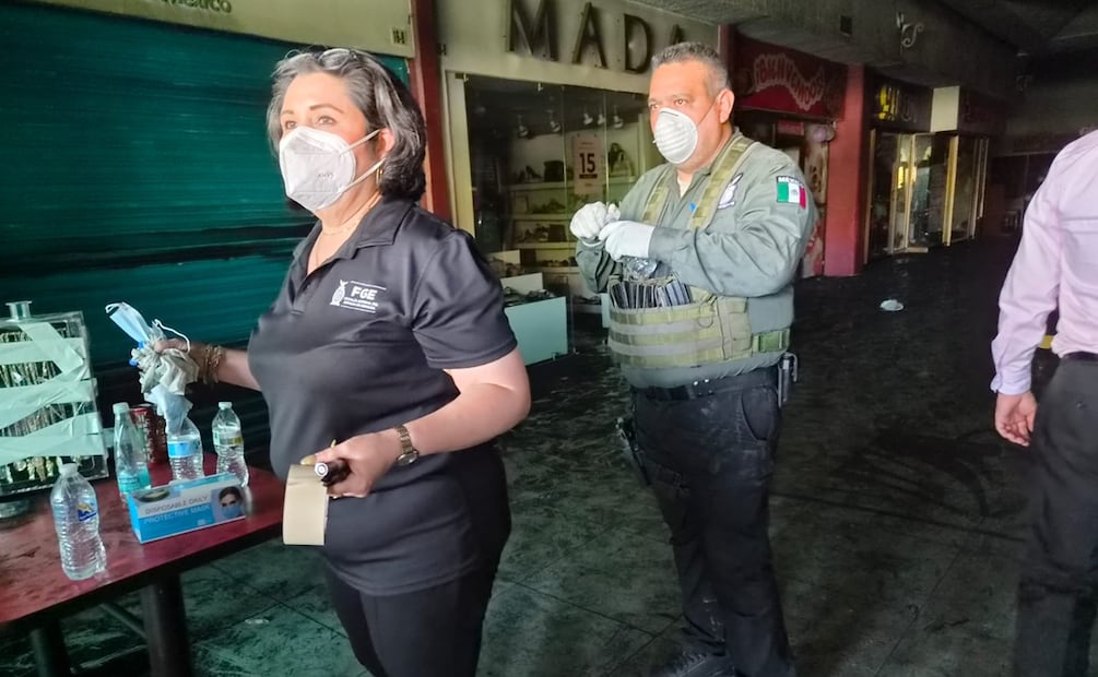 En algunas áreas los peritos no han podido ingresar ya que bomberos y protección civil trabajan para eliminar posibles riesgos para el personal. Foto: Especial