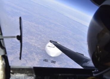 La increíble selfie de un piloto de EU con el "globo espía" chino antes de que fuera derribado