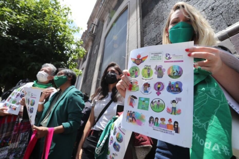 Feministas se reúnen con diputadas del PRD y Morena; demandan despenalización del aborto