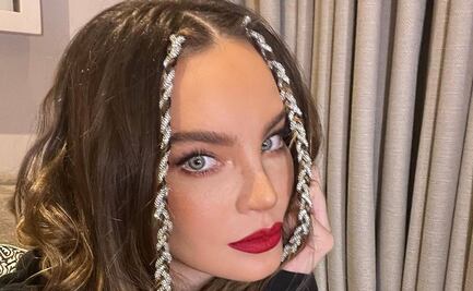 Belinda derrocha estilo con minivestido y botas slouchy