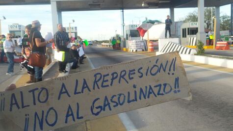 Manifestantes liberan caseta de peaje de Hermosillo 