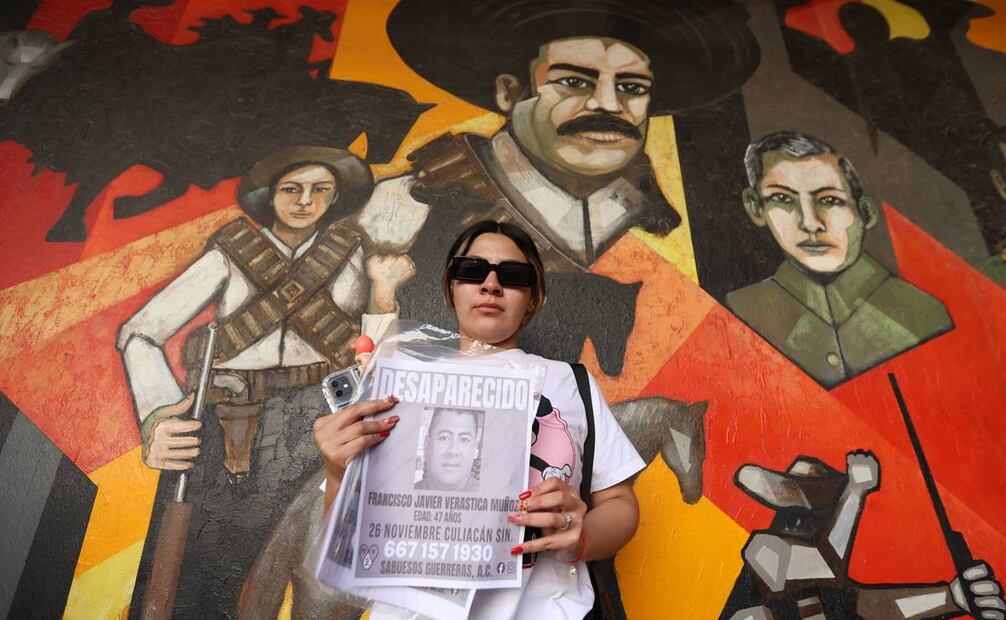 Durante una manifestación en el gobierno estatal, Carolina expuso que su padre se hallaba desaparecido, el policía estatal preventivo, Francisco Javier Verástica Muñoz. Al día siguiente apareció muerto. Foto: Diego Prado. EL UNIVERSAL