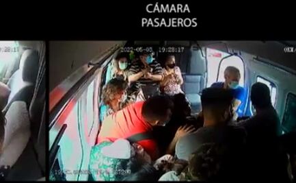 En video, policías frustran asalto a pasajeros de combi y disparan a ladrones en Tlalnepantla