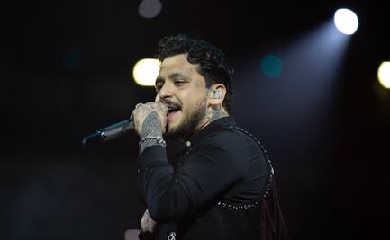 Christian Nodal cautiva a sus fans en Plaza de Toros; Ángela Aguilar acompaña a su esposo en el escenario