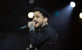 Christian Nodal cautiva a sus fans en Plaza de Toros; Ángela Aguilar acompaña a su esposo en el escenario