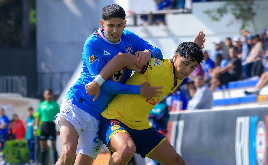 Kevin Álvarez reapareció con América en el Clásico Joven tras varios meses lastimado