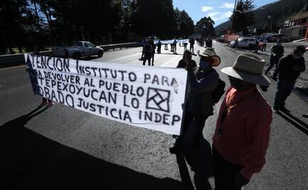 Bloquean carretera libre México-Toluca; piden indemnización por predios para Tren Interurbano
