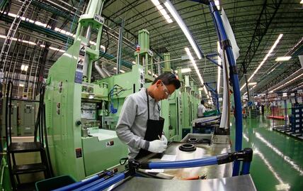 Economía mexicana frenó su avance en octubre, estima el Inegi, ¿por qué?