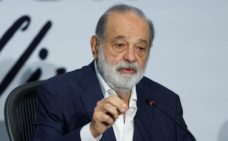 “Es una barbaridad”: Carlos Slim arremete contra las jubilaciones de Telmex a los 48 años y lanza dura advertencia 