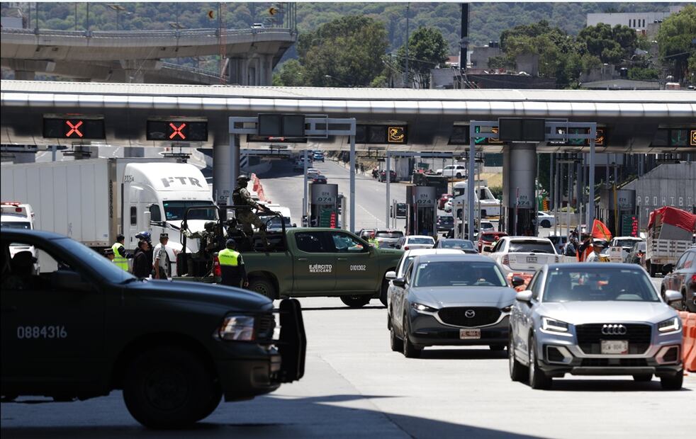 La jefa de Gobierno Clara Brugada dio el banderazo de salida al operativo “Semana Santa Segura” en la caseta de la autopista México-Cuernavaca, el viernes 11 de abril de 2025. Foto: Carlos Mejía/EL UNIVERSAL