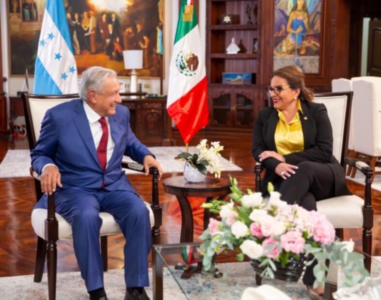 Tras visitar El Salvador, AMLO llega ahora a Honduras