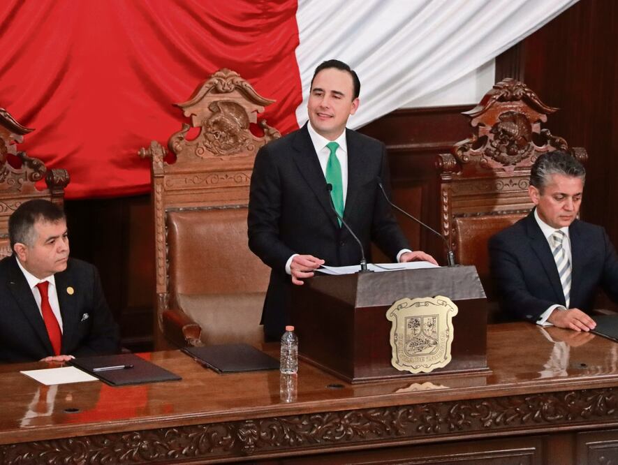 Manolo Jiménez rindió protesta en el Congreso estatal. Foto: Adrián García/El Universal