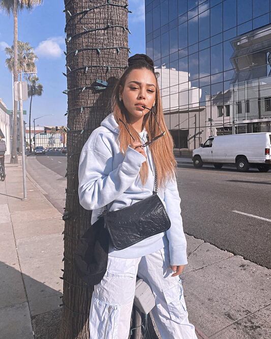 Danna Paola lució un peinado extravagante