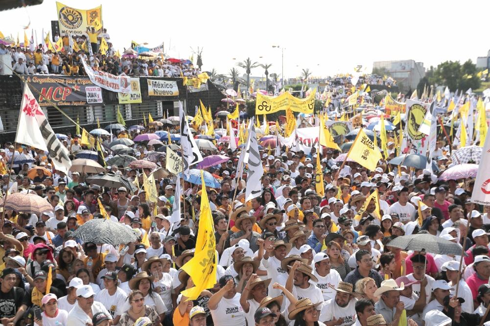 De acuerdo con organizadores, 20 mil personas se congregaron en el mitin en este municipio. (ALEJANDRO ACOSTA. EL UNIVERSAL)