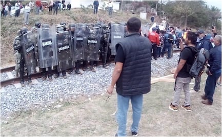 Marina desaloja a manifestantes de Tren Interoceánico en Matías Romero, Oaxaca