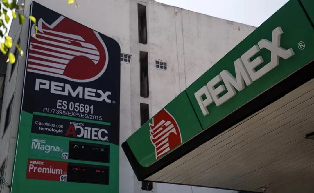 Fotografía de archivo de una estación de gasolina de Petróleos Mexicanos (Pemex), en Ciudad de México (México). Foto: EFE