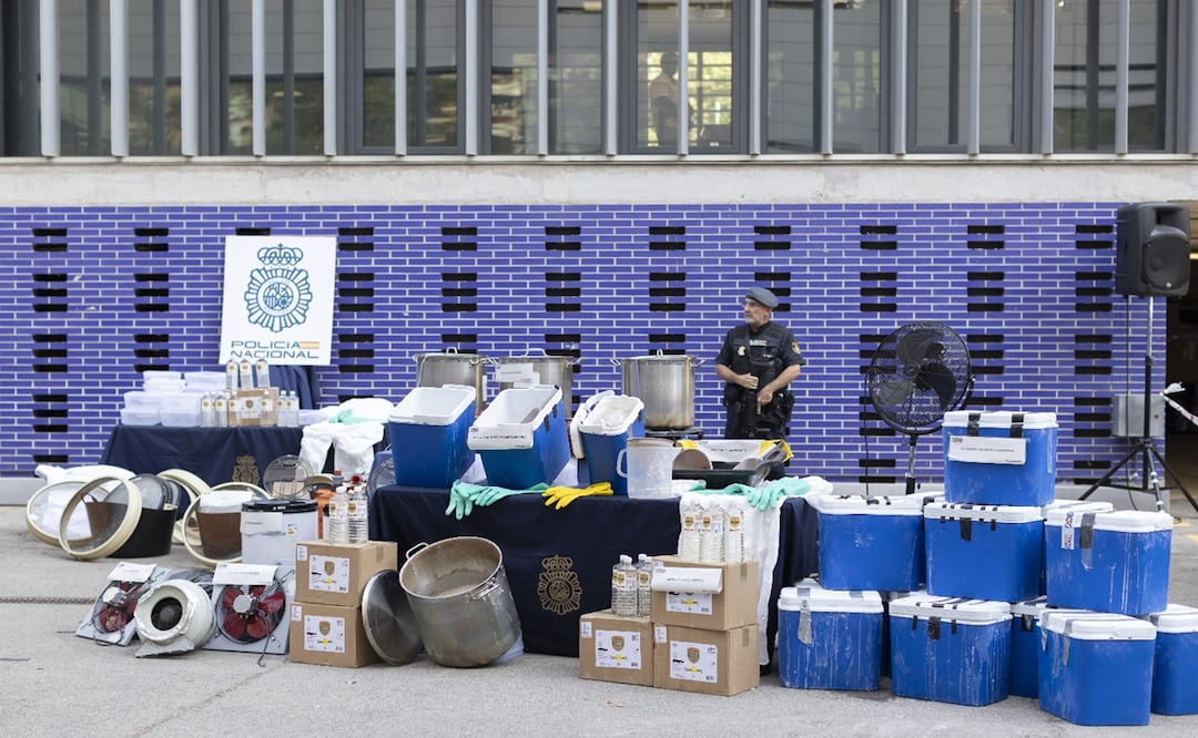 La policía desarticuló en Cataluña una rama del Cártel Jalisco dedicada al tráfico internacional de metanfetamina camuflada en líquido de vainilla. Foto: EFE
