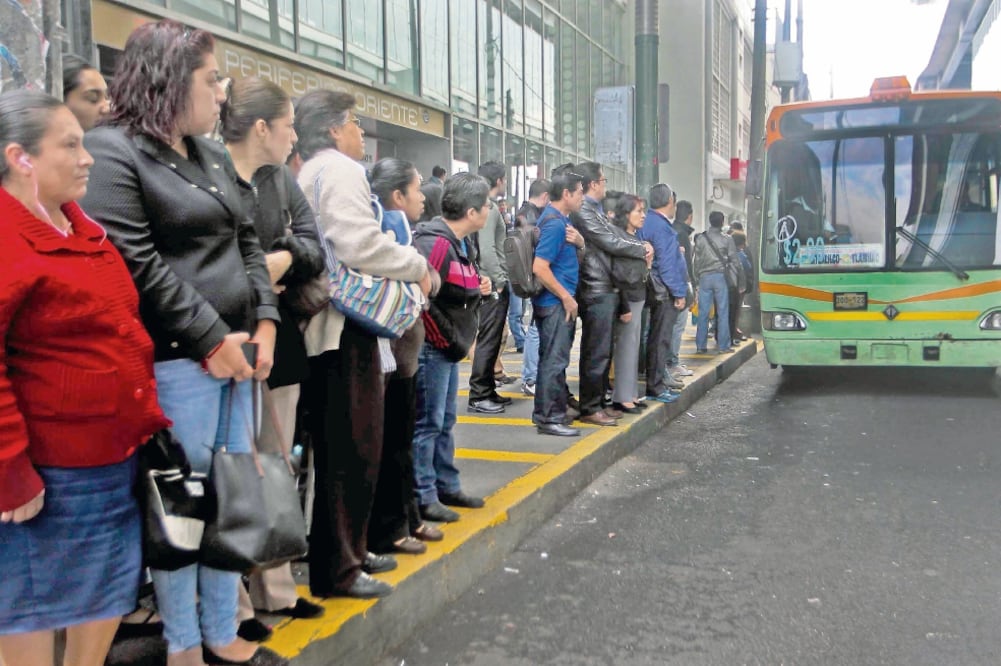 El alza a la gasolina generará mayor presión a los sistemas de transporte (ARCHIVO EL UNIVERSAL)