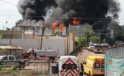 Se incendia bodega con químicos en Culiacán