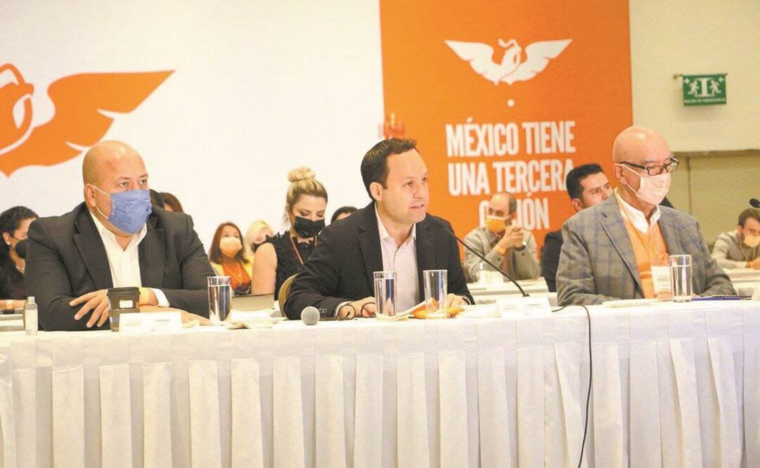 El líder nacional de Movimiento Ciudadano, Clemente Castañeda (centro), encabezó ayer el Consejo Nacional de ese partido. Foto: Tomada de Twitter