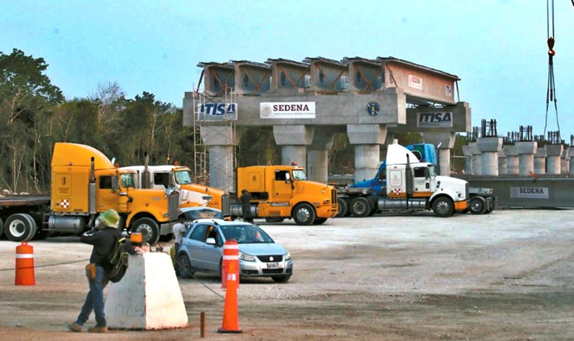 El presidente Andrés Manuel López Obrador aseguró que su gobierno no acepta chantajes de quienes hacen movimientos para parar obras prioritarias