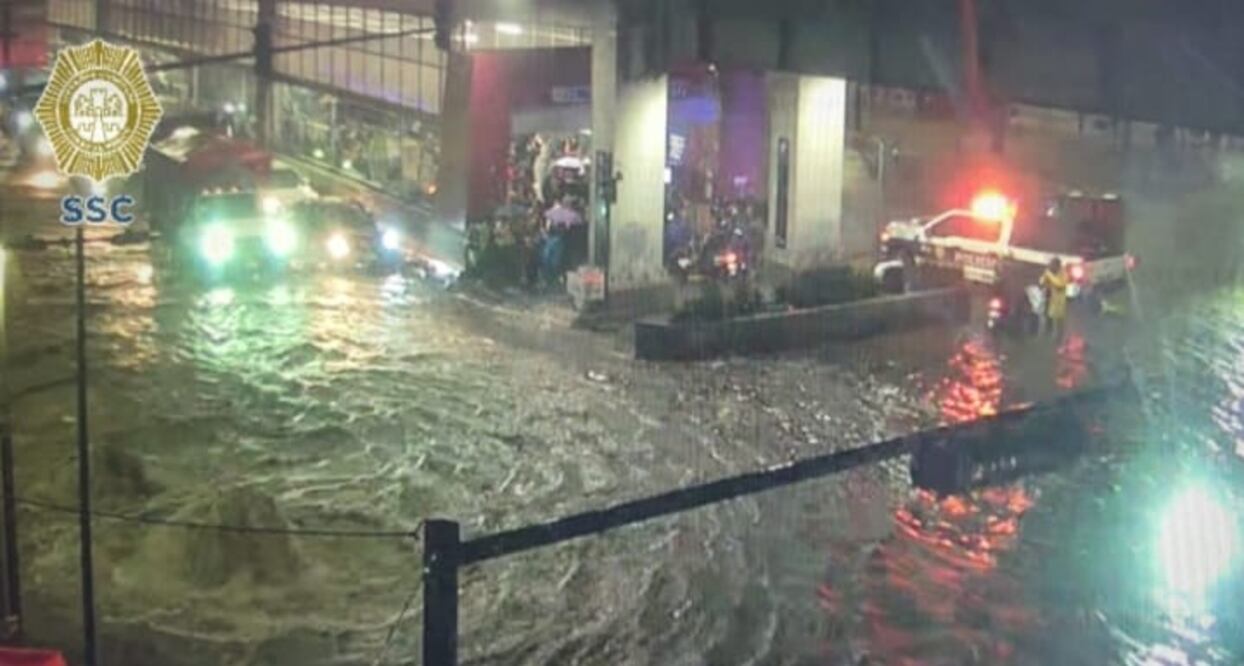 Las lluvias registradas este viernes ocasionaron anegaciones y afectaciones a la vialidad en Iztapalapa. (Foto: especial)