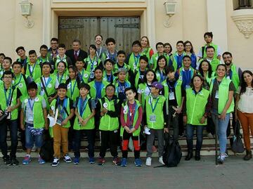 Mexican children learn about robotics in the U.S.