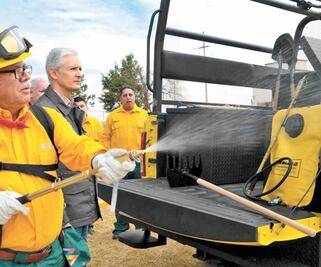 Equipa Edomex a combatientes de incendios