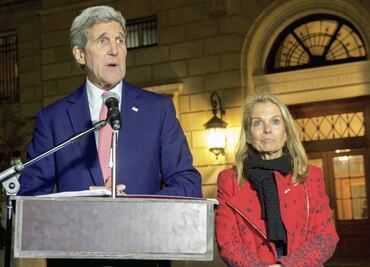 Kerry recuerda a mexicana fallecida en París